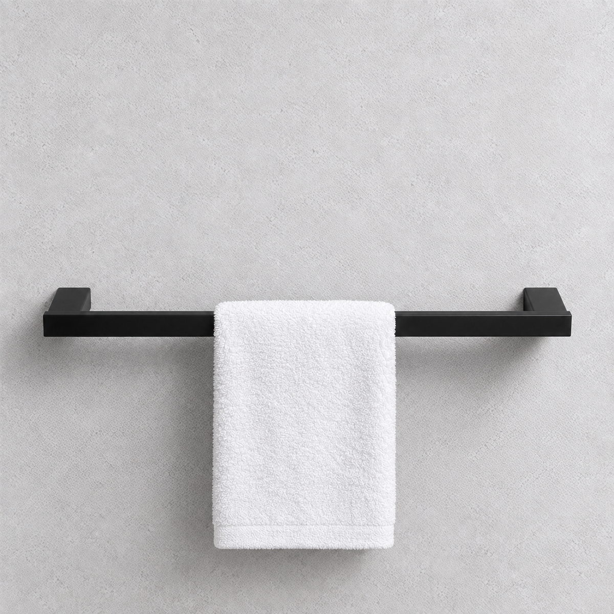 Porte-serviette LYAKE noir mat de 60 cm vu de face, serviette blanche pliée dessus